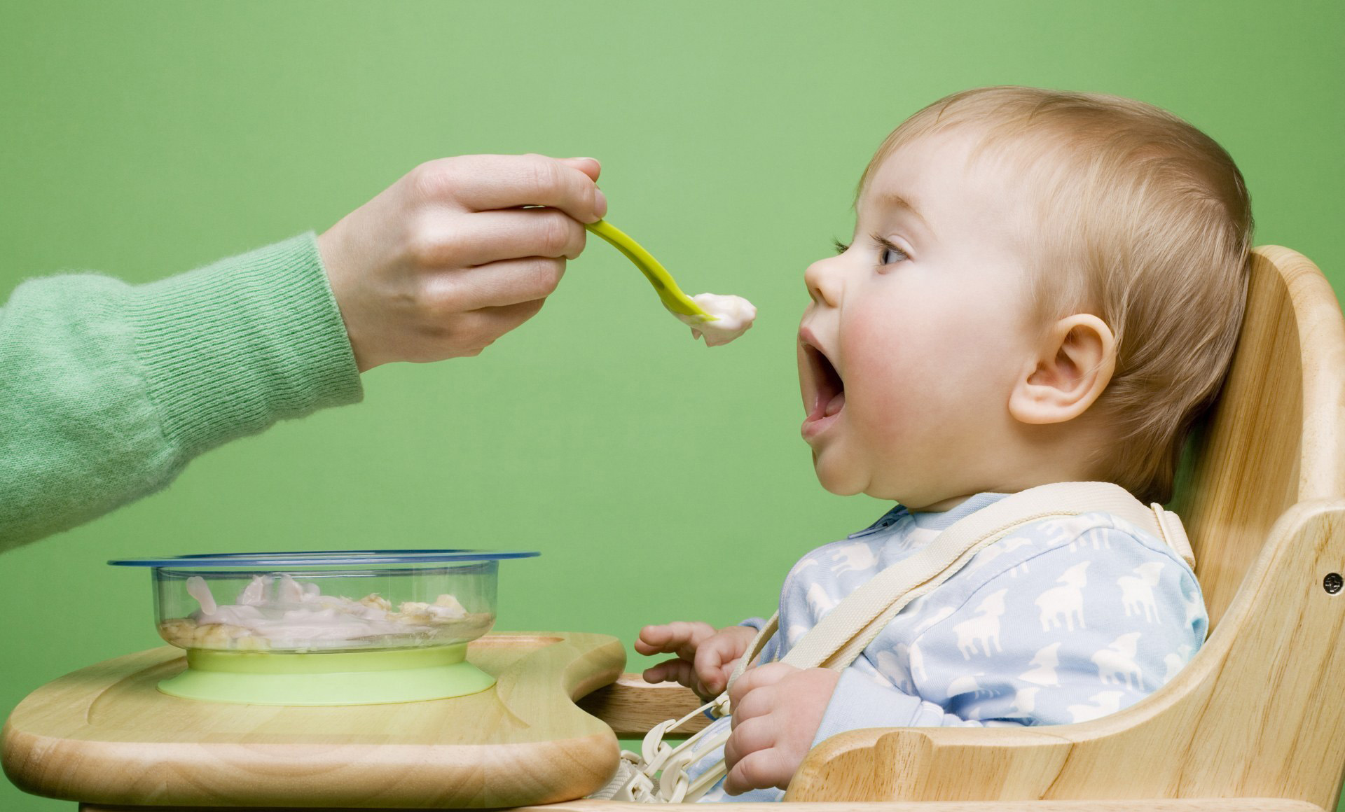 cute-picture-of-baby-feeding