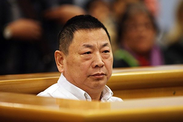 AUCKLAND, NEW ZEALAND - JUNE 02: Nai Yin Xue appears at the High Court on June 2, 2009 in Auckland, New Zealand. Xue, 55, is charged with the murder of his wife Anan Liu, 28, between September 11 and 13, 2007, before fleeing to Australia where he abandoned his three-year-old daughter Qian Xun Xue, nicknamed Pumpkin, on a train platform in Melbourne. (Photo by Hannah Johnston/Getty Images) *** Local Caption *** Nai Yin Xue