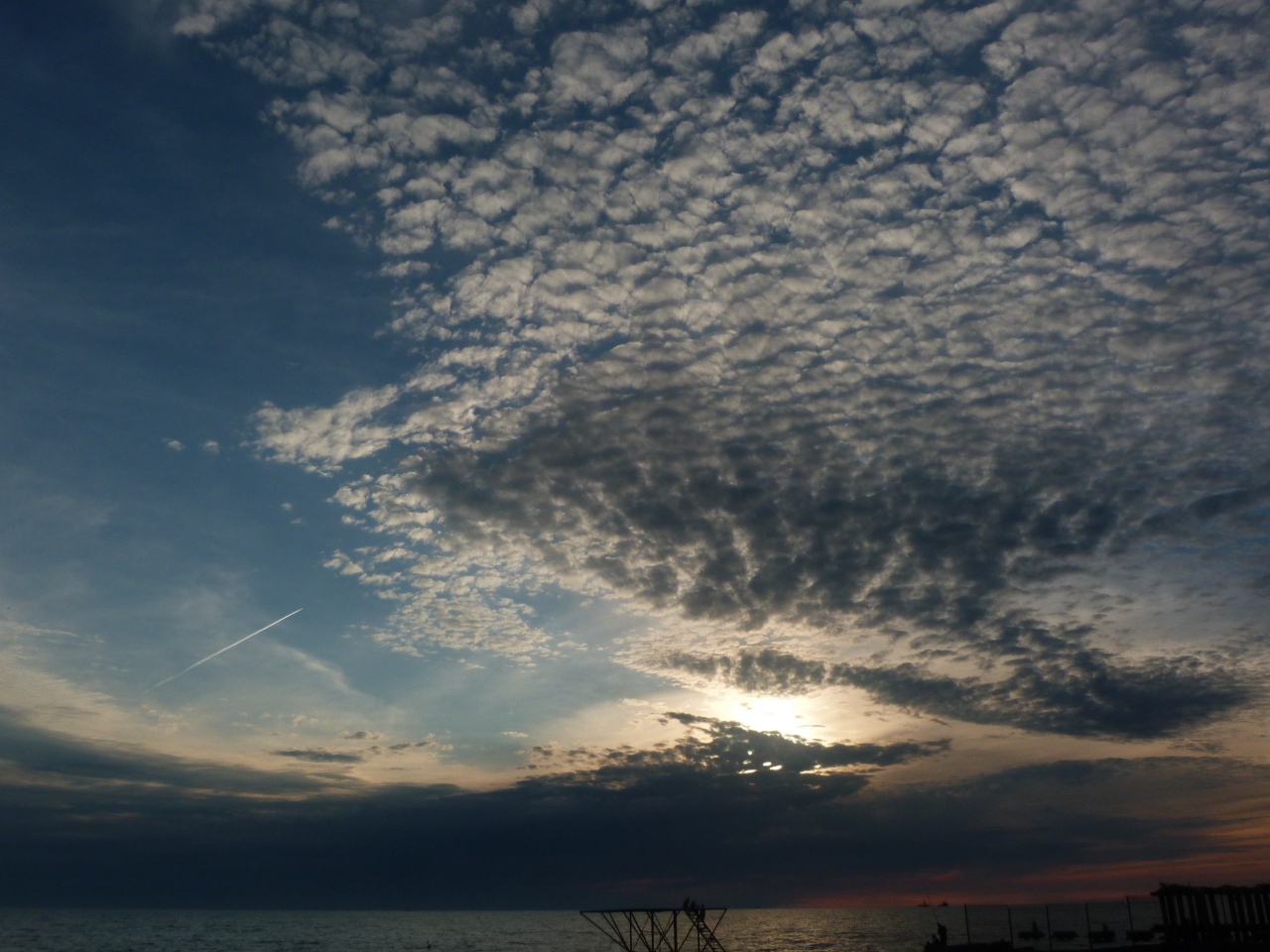 clouds-air-shadows-sea-evening-cloudy